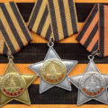 8 ноября 1943 года учрежден военный орден Победы и орден Славы трех степеней